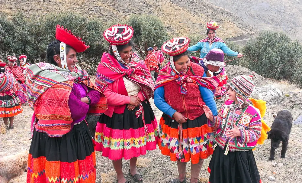 family trekking in Peru